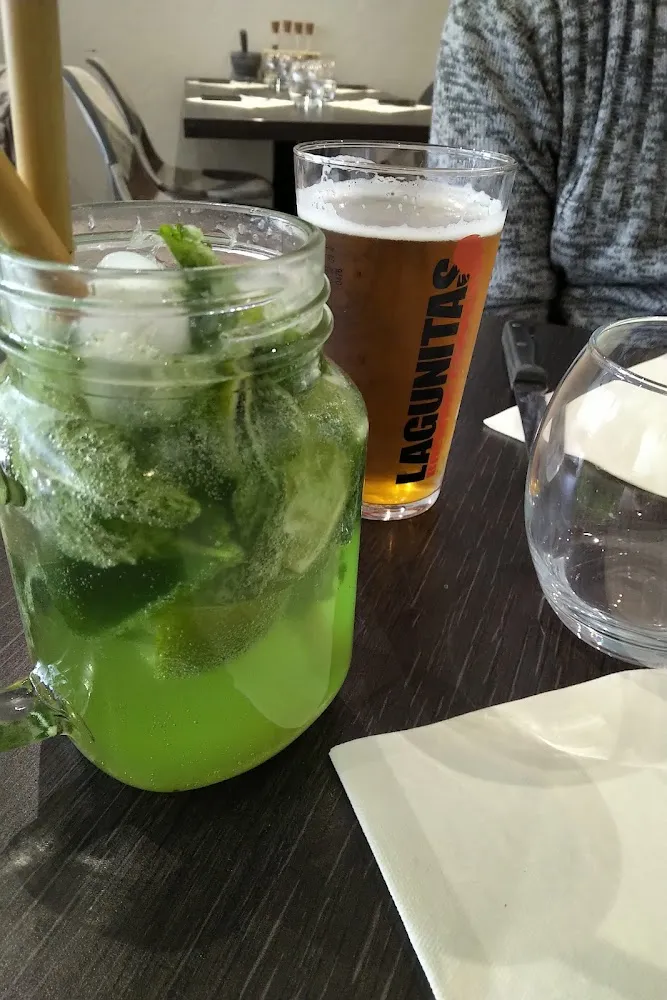 Mojito Stéphanois Avec de la Verveine À la Place Du Rhum